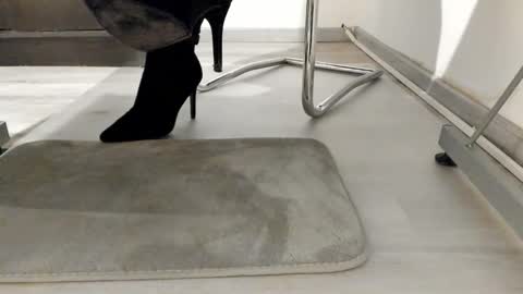 Anna online show from January 12, 2:41 pm