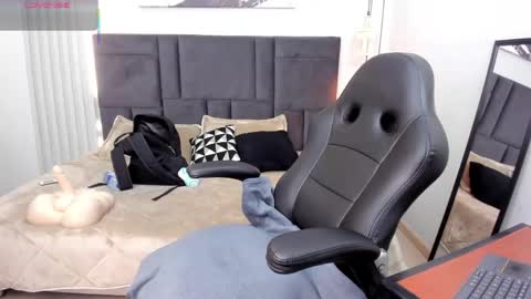Snapshot of tisha_lau chatting on April 29, 2:32 pm Tisha online show from April 29, 2:32 pm