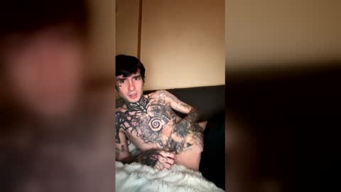 Snapshot of tiswillfuckup chatting on December 21, 11:12 pm tiswillfuckup online show from December 21, 11:12 pm