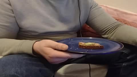 Tom online show from December 10, 9:44 am