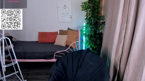 Snapshot of to_your chatting on November 3, 9:59 pm 2 GMT Mo Tu We Th Fr 10am-4am online show from November 3, 9:59 pm