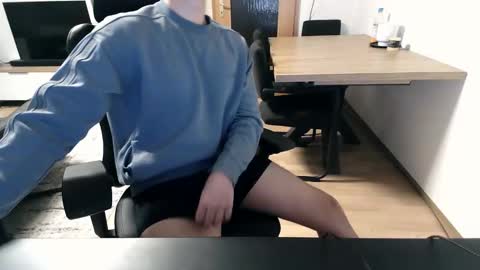 tobisk online show from November 25, 5:46 pm