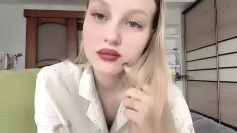 Nina online show from April 20, 8:06 am