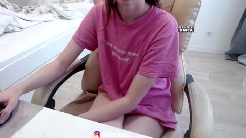 Snapshot of token___ chatting on December 5, 9:51 am Arina online show from December 5, 9:51 am