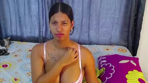 Snapshot of tokihoney chatting on June 9, 9:15 pm Adela y juan online show from June 9, 9:15 pm