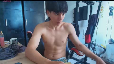 Snapshot of tokio2005 chatting on December 14, 12:32 pm tokio2005 online show from December 14, 12:32 pm