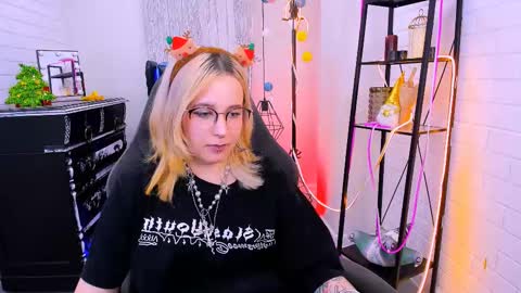 Snapshot of tollimoll chatting on December 12, 12:33 pm Tolli Moll online show from December 12, 12:33 pm