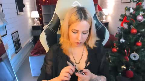 Snapshot of tollimoll chatting on December 14, 4:09 pm Tolli Moll online show from December 14, 4:09 pm