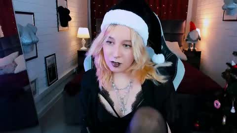 Snapshot of tollimoll chatting on December 30, 11:26 am Tolli Moll online show from December 30, 11:26 am