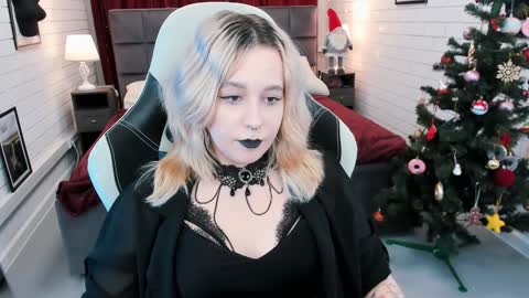 Snapshot of tollimoll chatting on January 3, 8:10 am Tolli Moll online show from January 3, 8:10 am