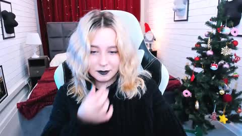 Snapshot of tollimoll chatting on January 6, 8:24 am Tolli Moll online show from January 6, 8:24 am