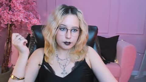 Snapshot of tollimoll chatting on January 11, 6:45 am Tolli Moll online show from January 11, 6:45 am