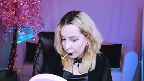 Snapshot of tollimoll chatting on January 14, 11:53 am Tolli Moll online show from January 14, 11:53 am