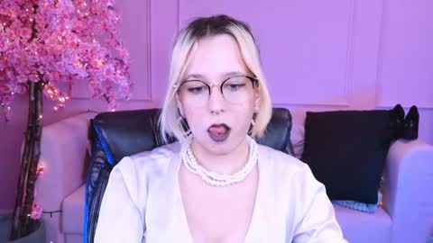 Snapshot of tollimoll chatting on January 15, 5:19 am Tolli Moll online show from January 15, 5:19 am