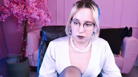 Snapshot of tollimoll chatting on January 15, 8:20 am Tolli Moll online show from January 15, 8:20 am