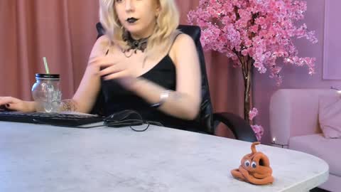 Snapshot of tollimoll chatting on January 31, 12:07 pm Tolli Moll online show from January 31, 12:07 pm