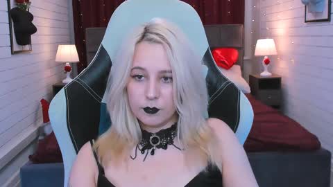 Snapshot of tollimoll chatting on February 12, 7:24 pm Tolli Moll online show from February 12, 7:24 pm