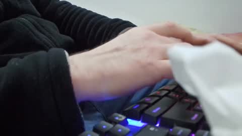 toloneo1 online show from April 1, 2:03 pm