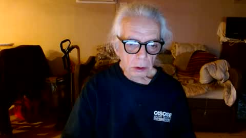 Snapshot of tom112292014 chatting on December 21, 1:46 am tom112292014 online show from December 21, 1:46 am