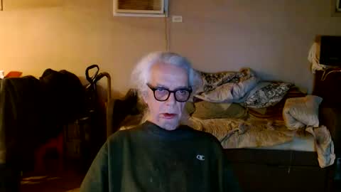 Snapshot of tom112292014 chatting on March 2, 7:15 am tom112292014 online show from March 2, 7:15 am