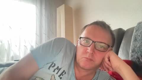 Snapshot of tom6644 chatting on February 15, 4:01 pm Tom online show from February 15, 4:01 pm