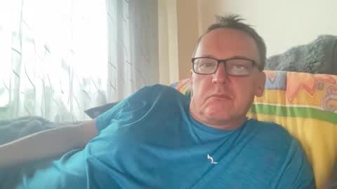 Snapshot of tom6644 chatting on October 12, 4:06 pm Tom online show from October 12, 4:06 pm