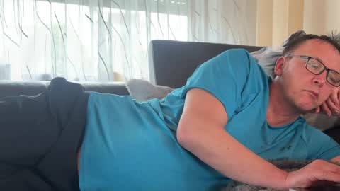 Tom online show from April 6, 5:25 pm