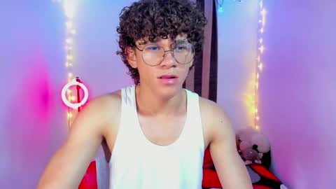 Tom Blue online show from May 12, 3:14 am