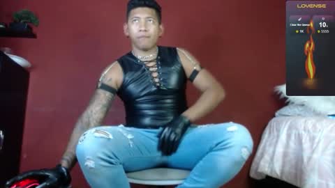 Tom online show from February 19, 2:33 am