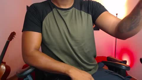 Snapshot of tom_damiran chatting on March 7, 3:28 pm TOM online show from March 7, 3:28 pm