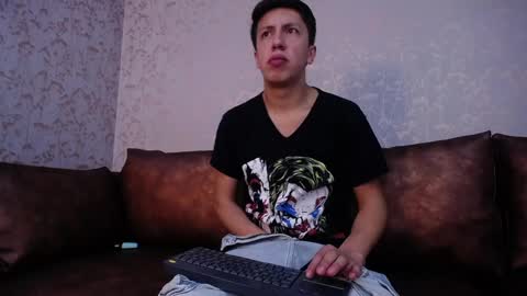 Tom online show from April 10, 8:13 pm