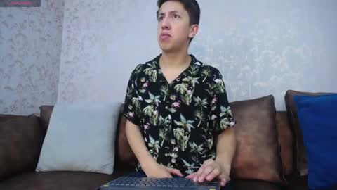 Tom online show from April 16, 8:31 pm