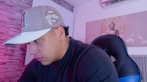 Tom muscle1 online show from March 24, 11:48 am