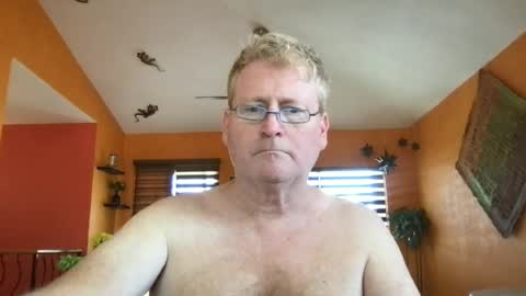 Snapshot of tomascausa chatting on June 17, 10:43 pm Hola online show from June 17, 10:43 pm