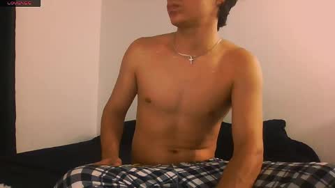 Snapshot of tomastv chatting on May 12, 7:05 am tomasTV online show from May 12, 7:05 am