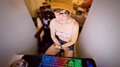Snapshot of tomboy_titties chatting on September 9, 6:57 am tomboy_titties online show from September 9, 6:57 am