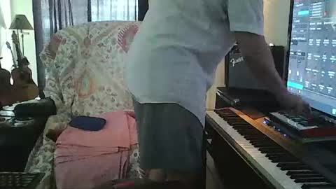 Snapshot of tomcatsawyer chatting on July 24, 6:06 pm sirmuggsalot online show from July 24, 6:06 pm