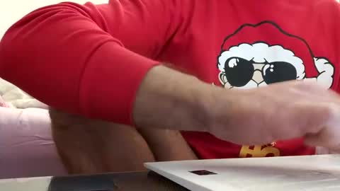 Snapshot of tomgas02 chatting on December 16, 1:10 am tomgas02 online show from December 16, 1:10 am