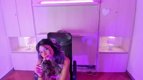 KAELANI online show from April 17, 4:04 am