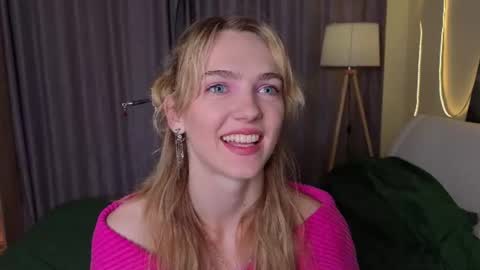 Snapshot of tomikavilandre chatting on July 2, 7:09 pm Lana online show from July 2, 7:09 pm