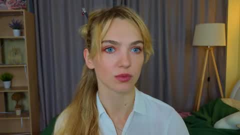 Snapshot of tomikavilandre chatting on July 3, 7:09 pm Lana online show from July 3, 7:09 pm
