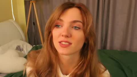 Snapshot of tomikavilandre chatting on July 25, 7:22 pm Lana online show from July 25, 7:22 pm