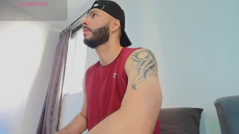 Snapshot of tommel_bailey chatting on May 24, 1:05 pm Tommel Bailey online show from May 24, 1:05 pm