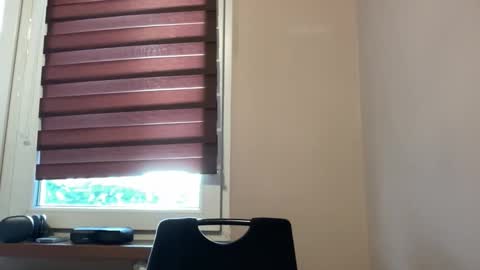 Snapshot of tommilovee chatting on April 4, 7:50 am tommilovee online show from April 4, 7:50 am