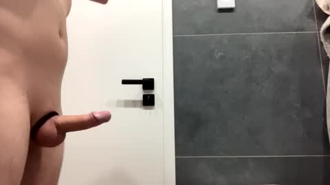 Snapshot of tommkeen chatting on February 26, 6:04 am Tomm Keen online show from February 26, 6:04 am