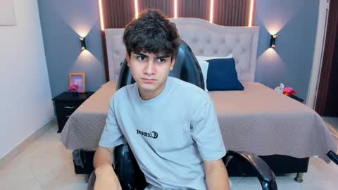 Tommy  online show from April 2, 3:37 am