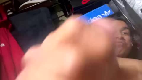 Snapshot of tommy375456 chatting on January 27, 8:39 pm tommy375456 online show from January 27, 8:39 pm