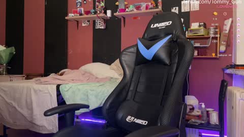 Tommy and Katana online show from December 13, 2:38 pm