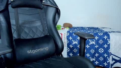 Snapshot of tommy_bred chatting on January 15, 12:41 am Twitter BreddTommy IG tommy bredd online show from January 15, 12:41 am