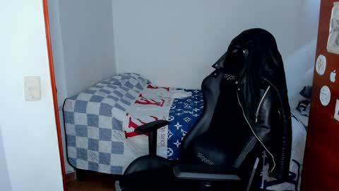 Snapshot of tommy_bred chatting on January 16, 9:40 pm Twitter BreddTommy IG tommy bredd online show from January 16, 9:40 pm